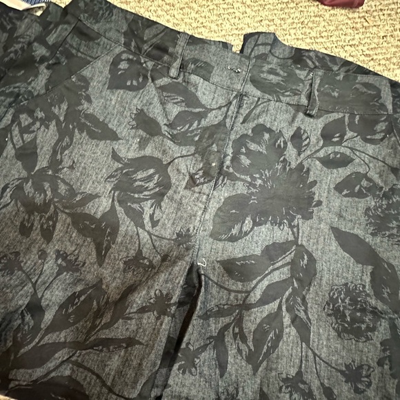 Floral Patterned Pants - Picture 3 of 4